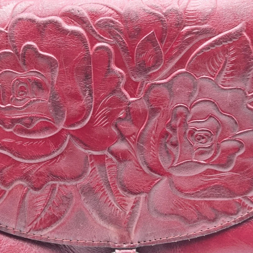 Patricia Nash Red Brinlee Saddle Crossbody Rose Tooled Leather Tassel Card Slots
